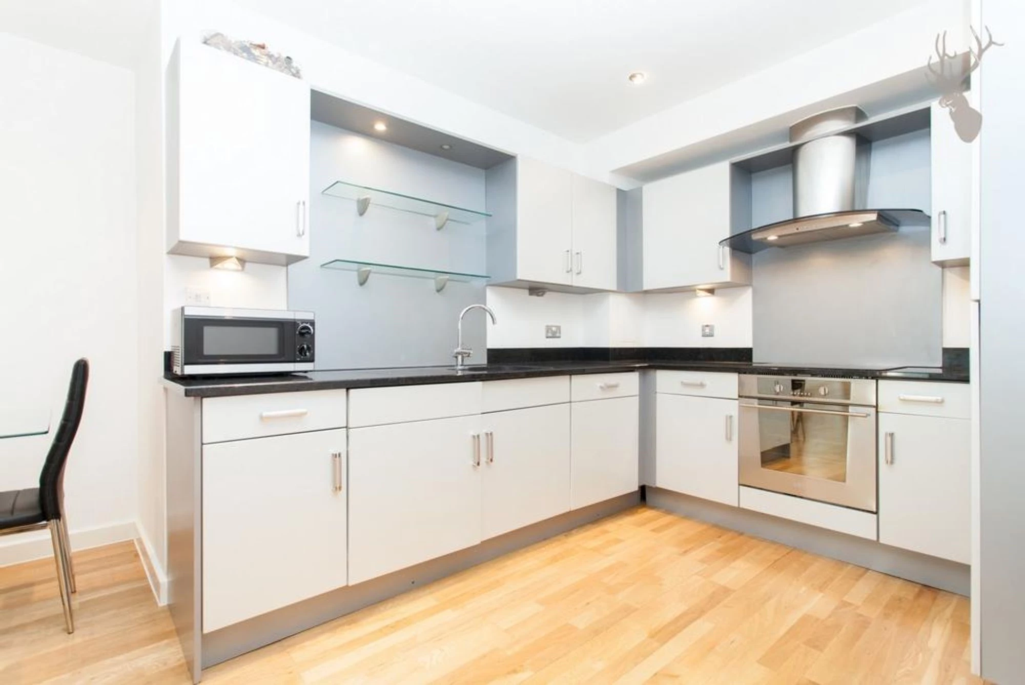 Photo 8 Photo 8