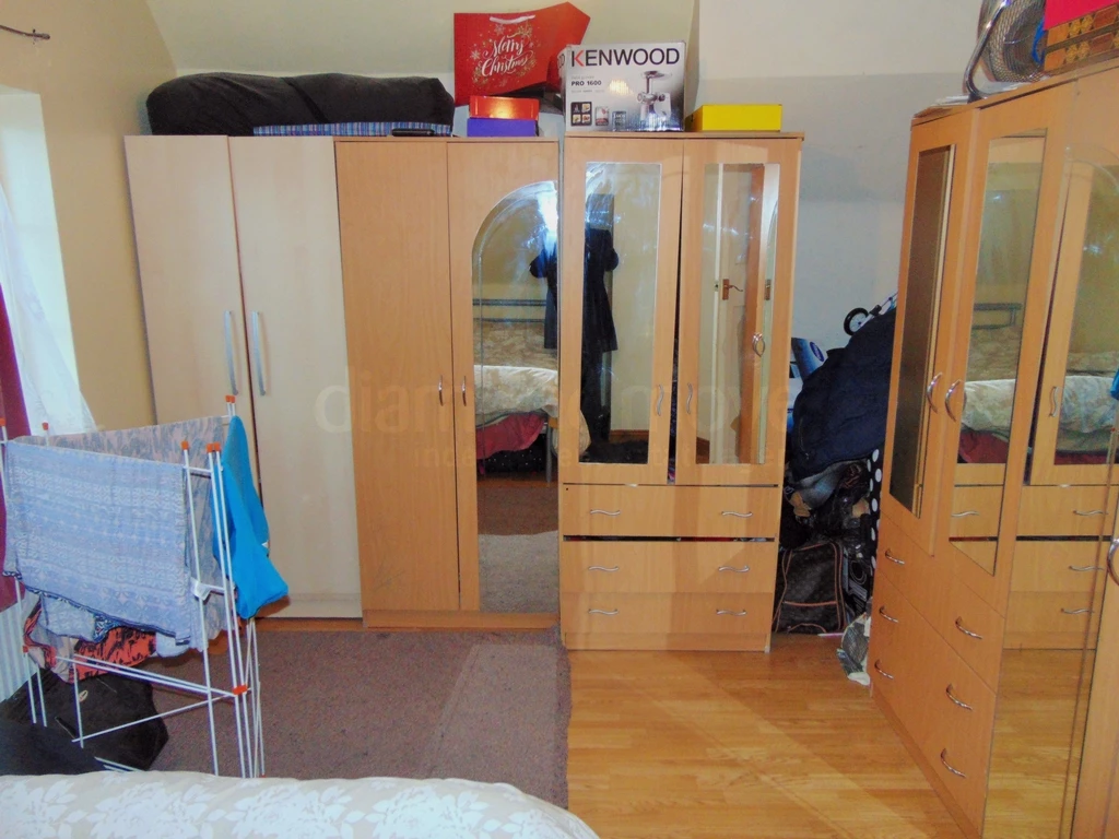Bedroom 1 (2)