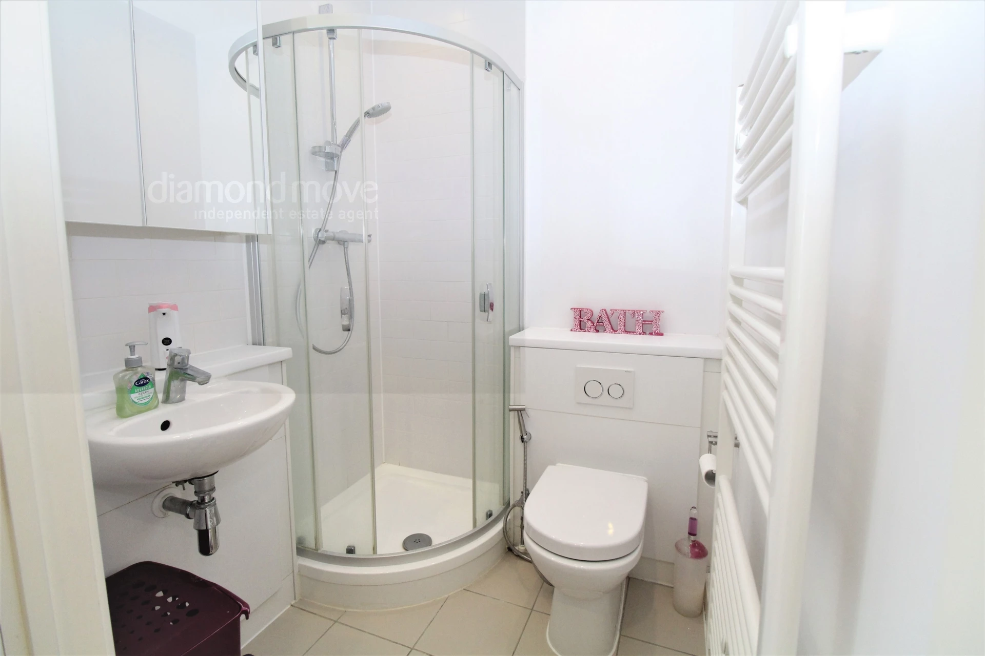 1st floor shower / WC