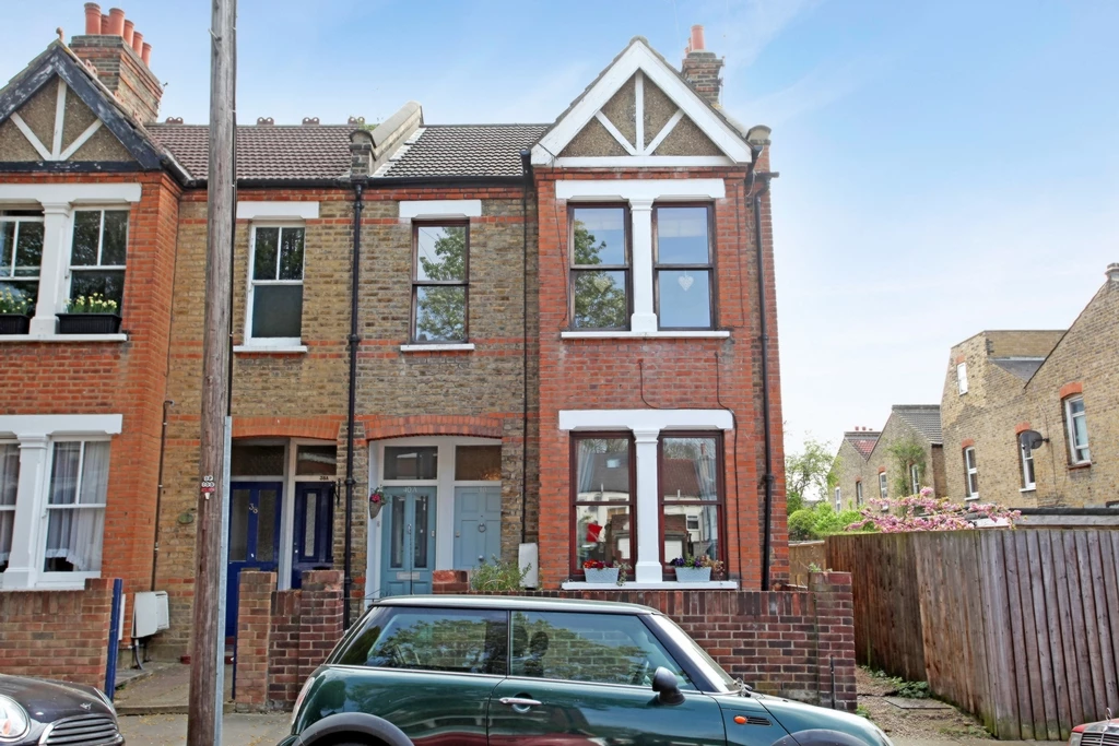 Lawn Gardens Hanwell W7