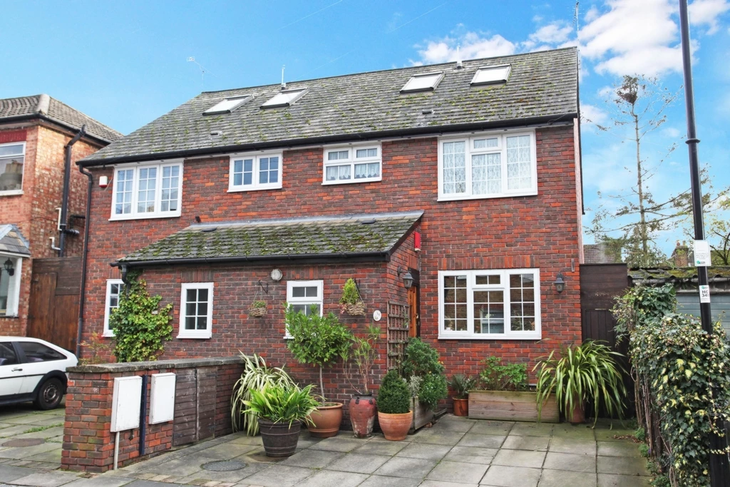 Bishops Road Hanwell London W7