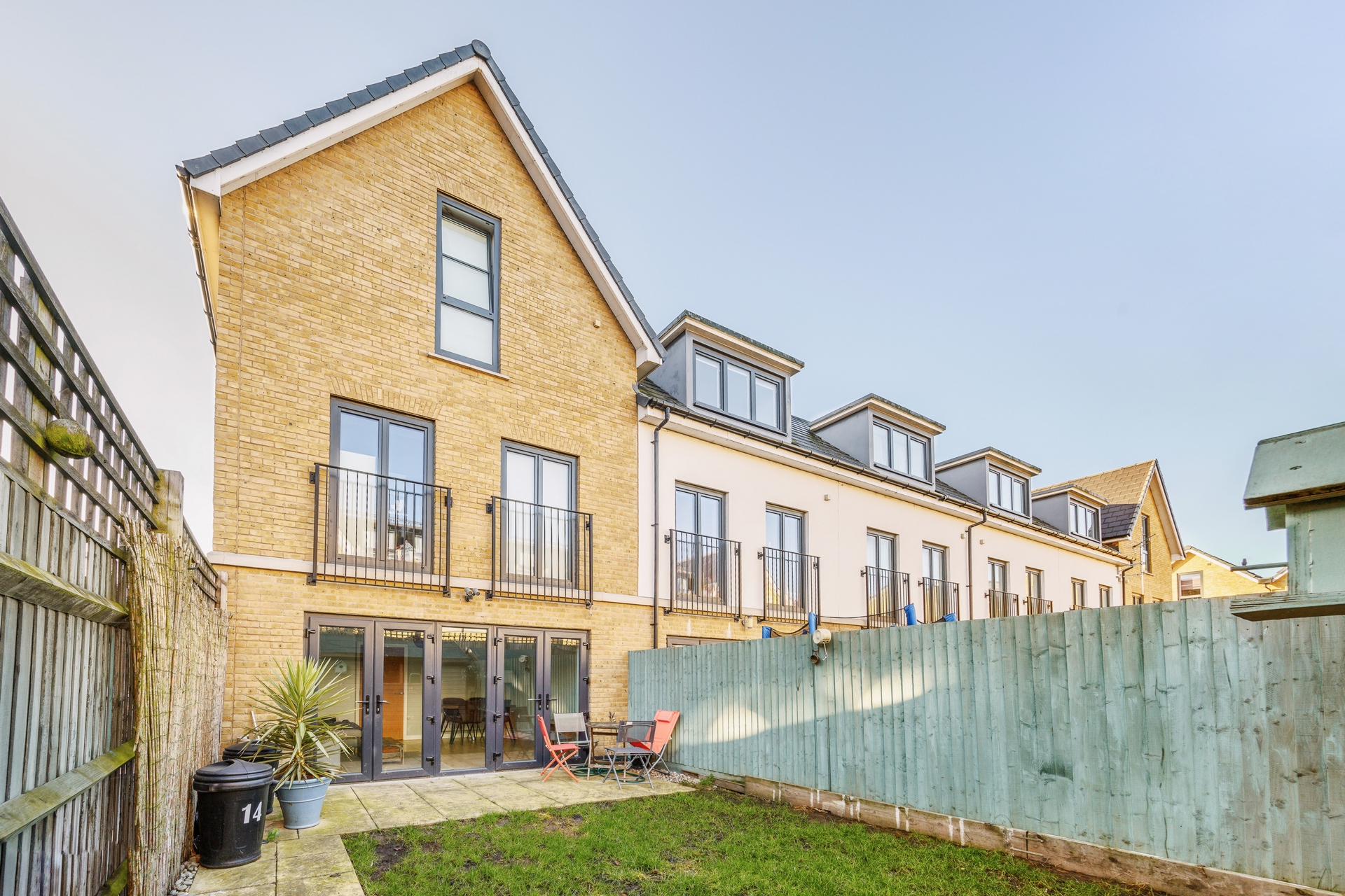 Property For Sale Dock Meadow Reach, Hanwell, W7 4 Bedroom End Of