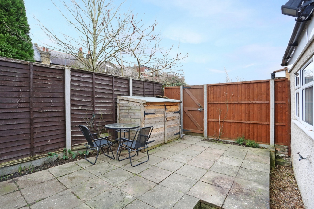 Property For Sale Montague Road, Hanwell, W7 1 Bedroom Flat through