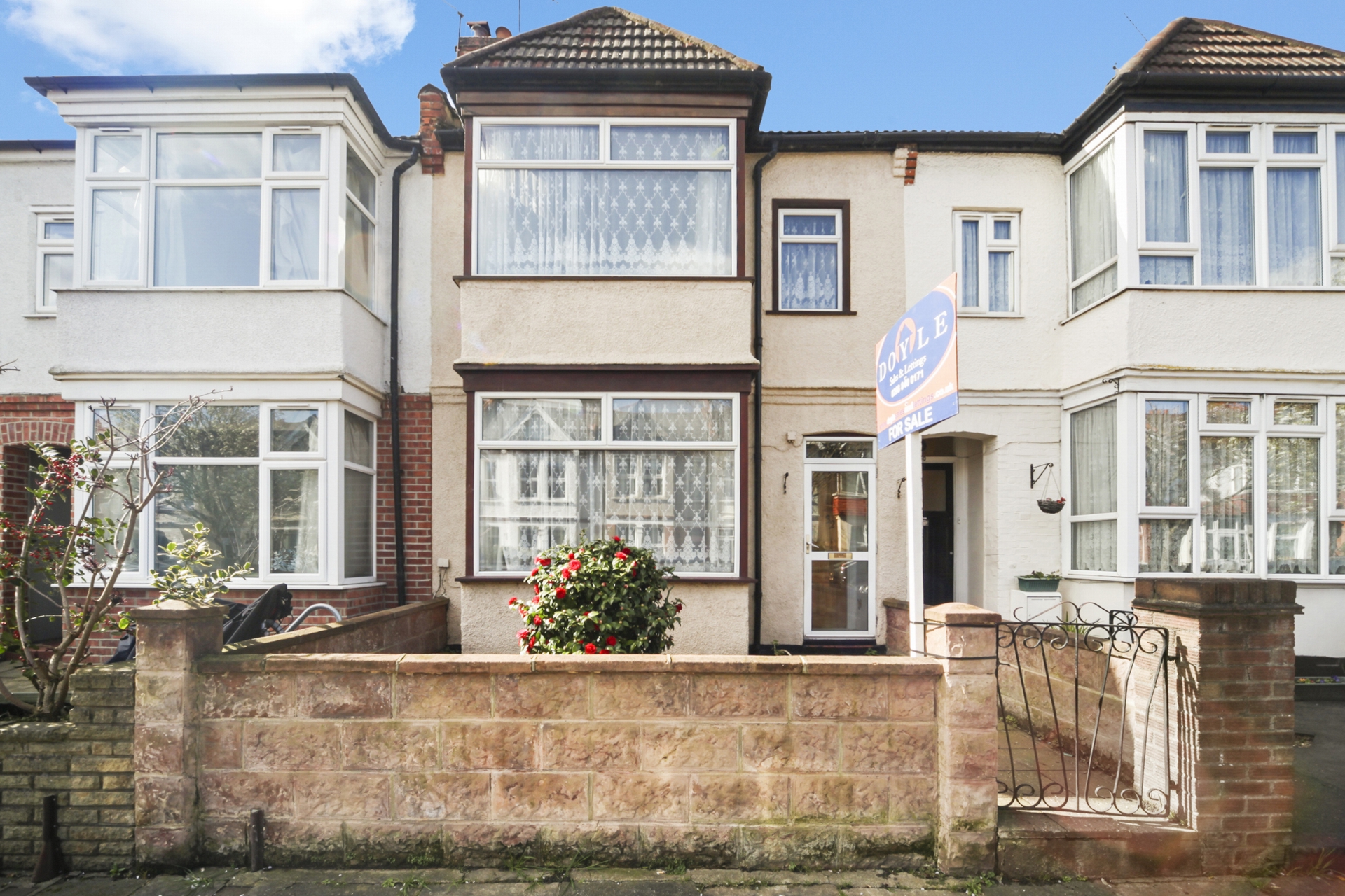 Property For Sale Montague Road, Hanwell, W7 3 Bedroom House through