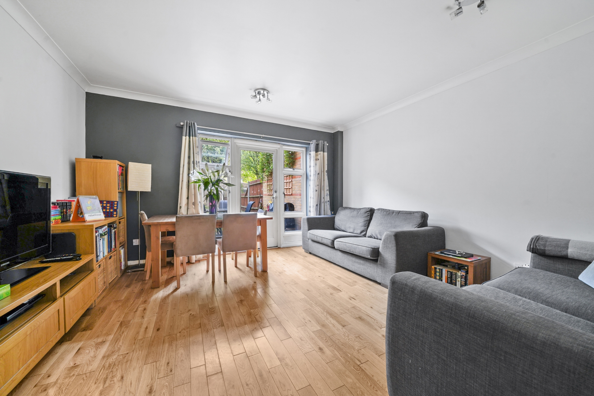 Property For Sale William Close, Southall, UB2 2 Bedroom House