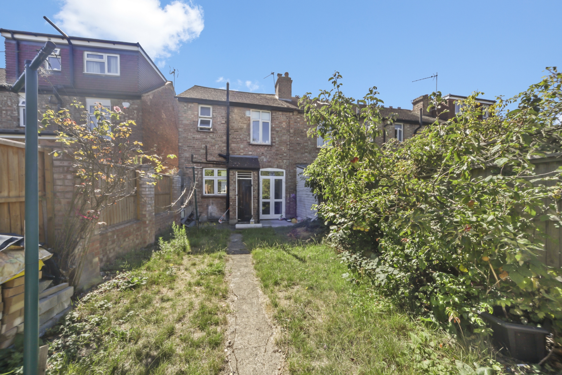 Property For Sale Montague Avenue, Hanwell, W7 3 Bedroom End Of