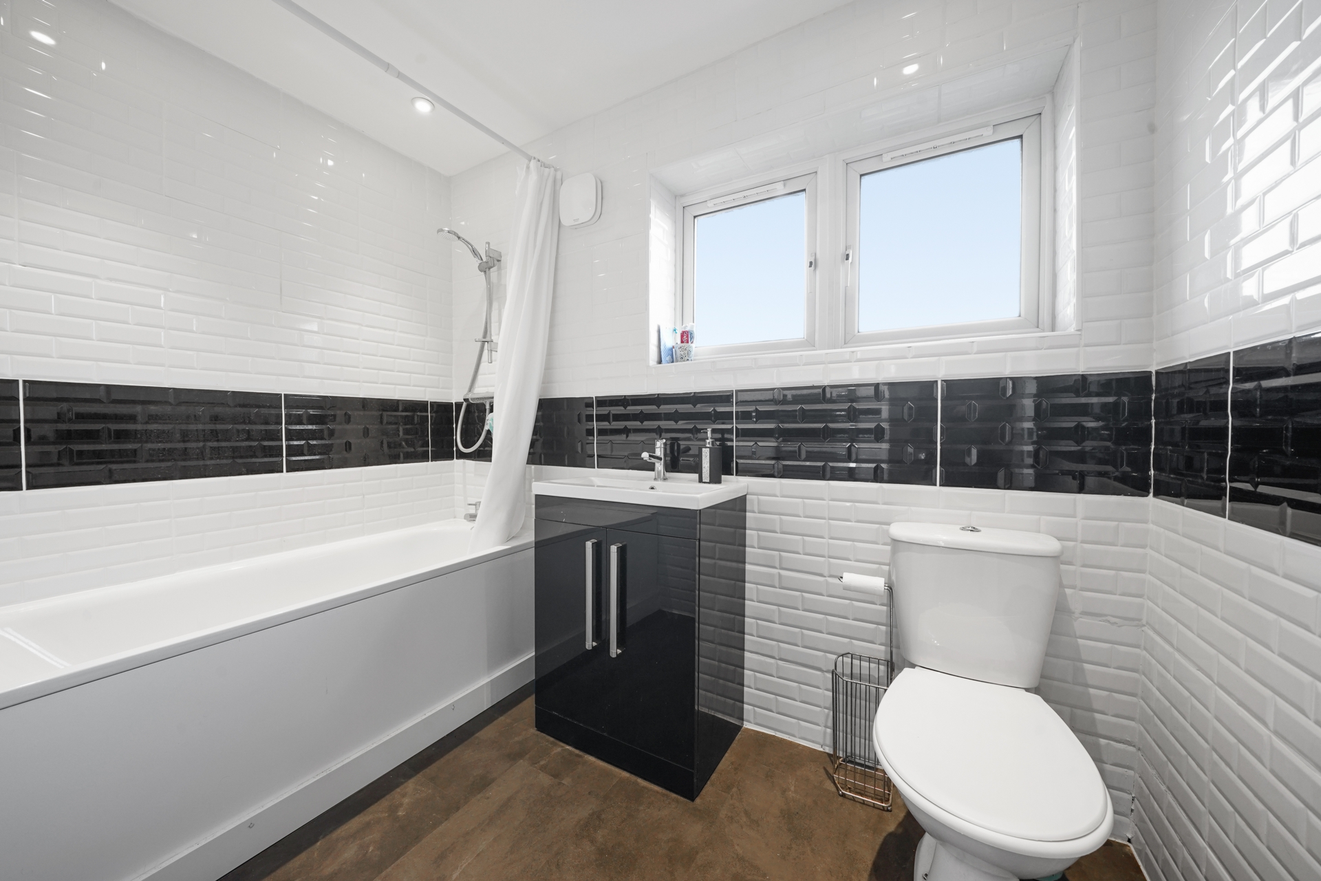 Property For Sale Chesterton Close, Greenford, UB6 3 Bedroom House