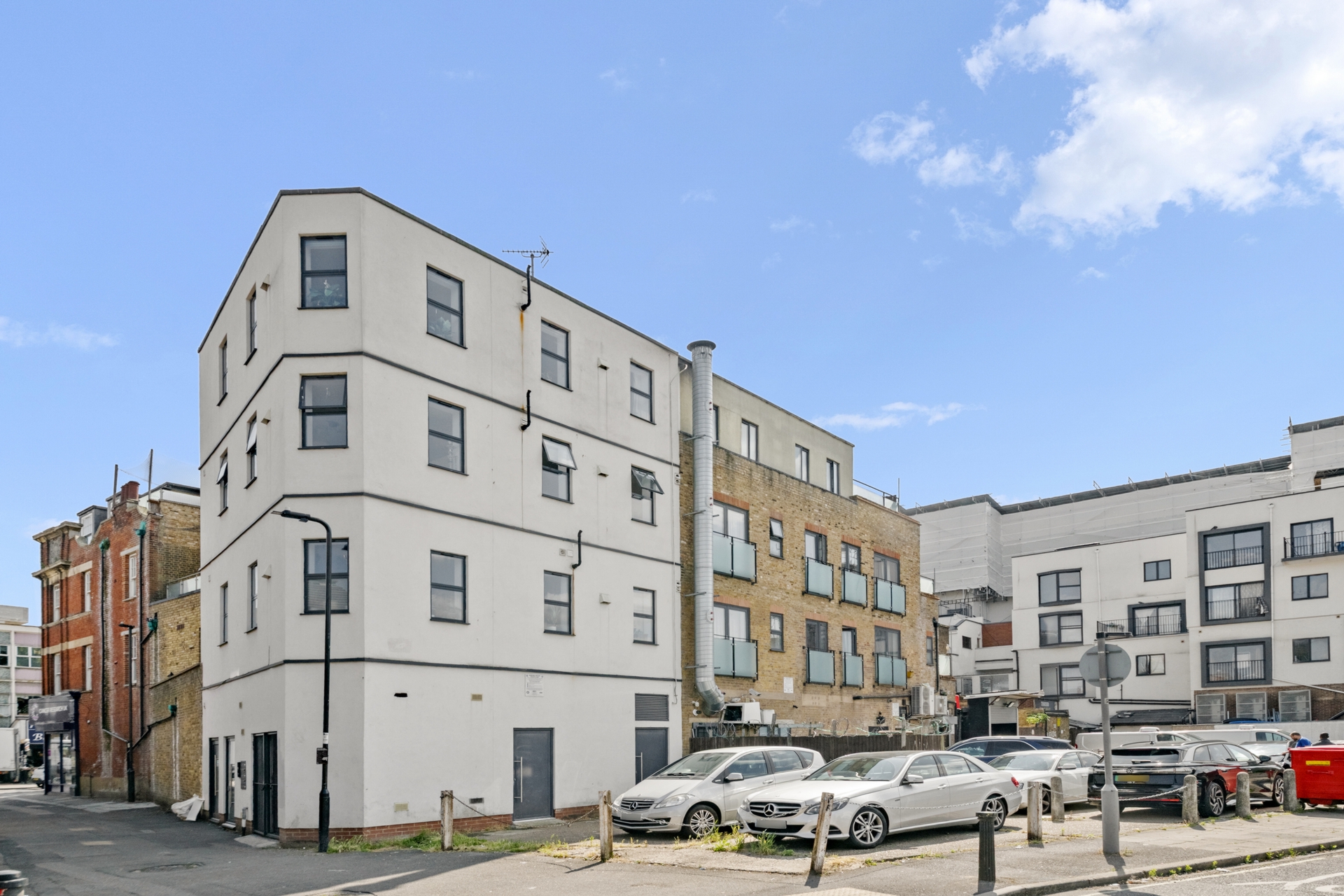 Broadway West Ealing London W13