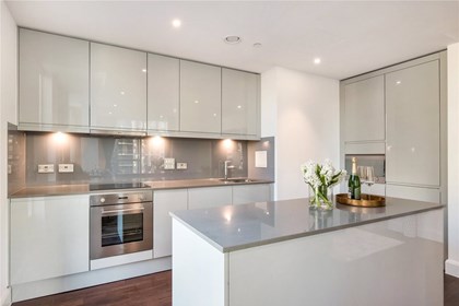 Similar Property: Apartment in Canary Wharf