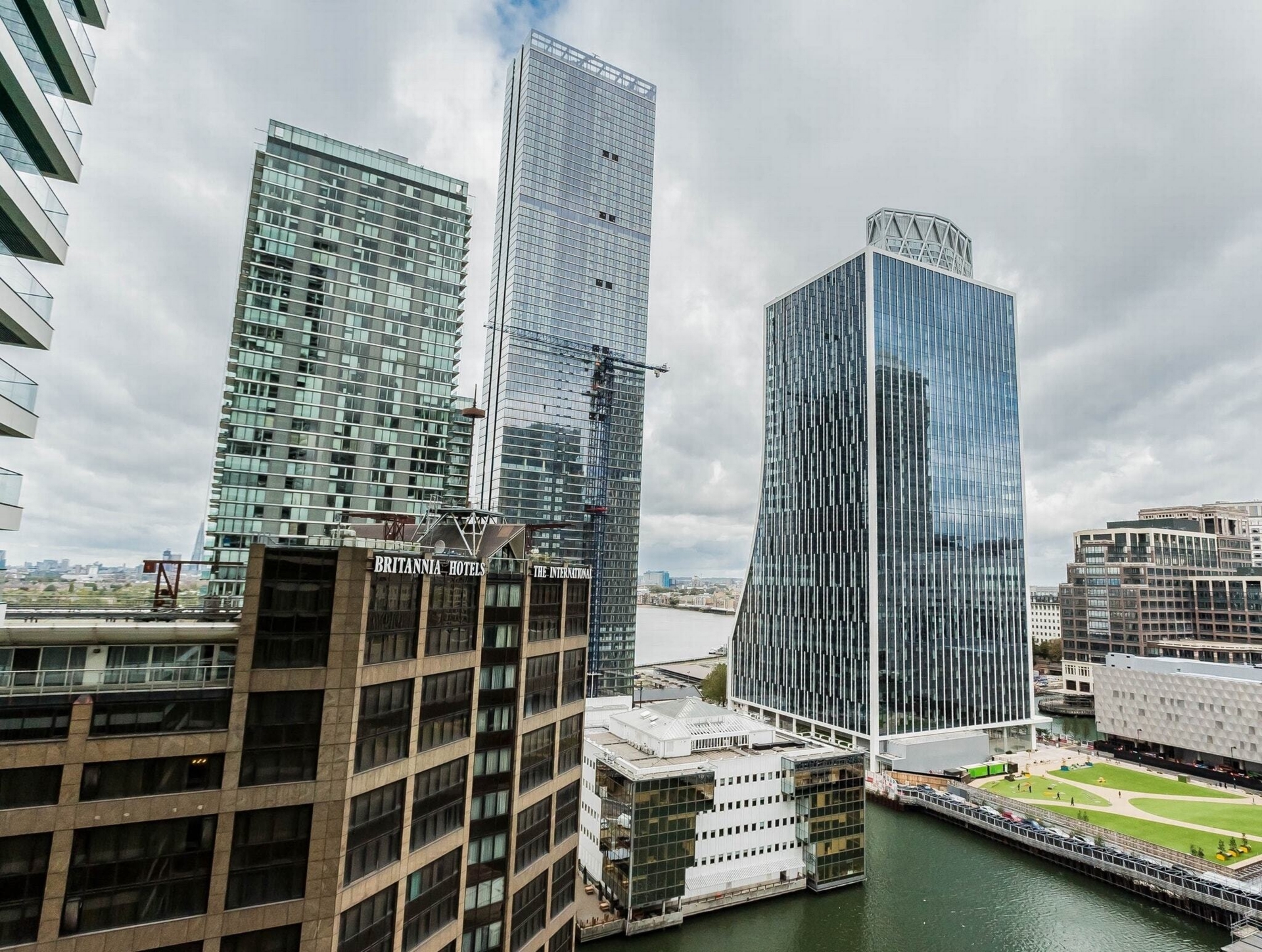 Similar Property: Apartment in Canary Wharf