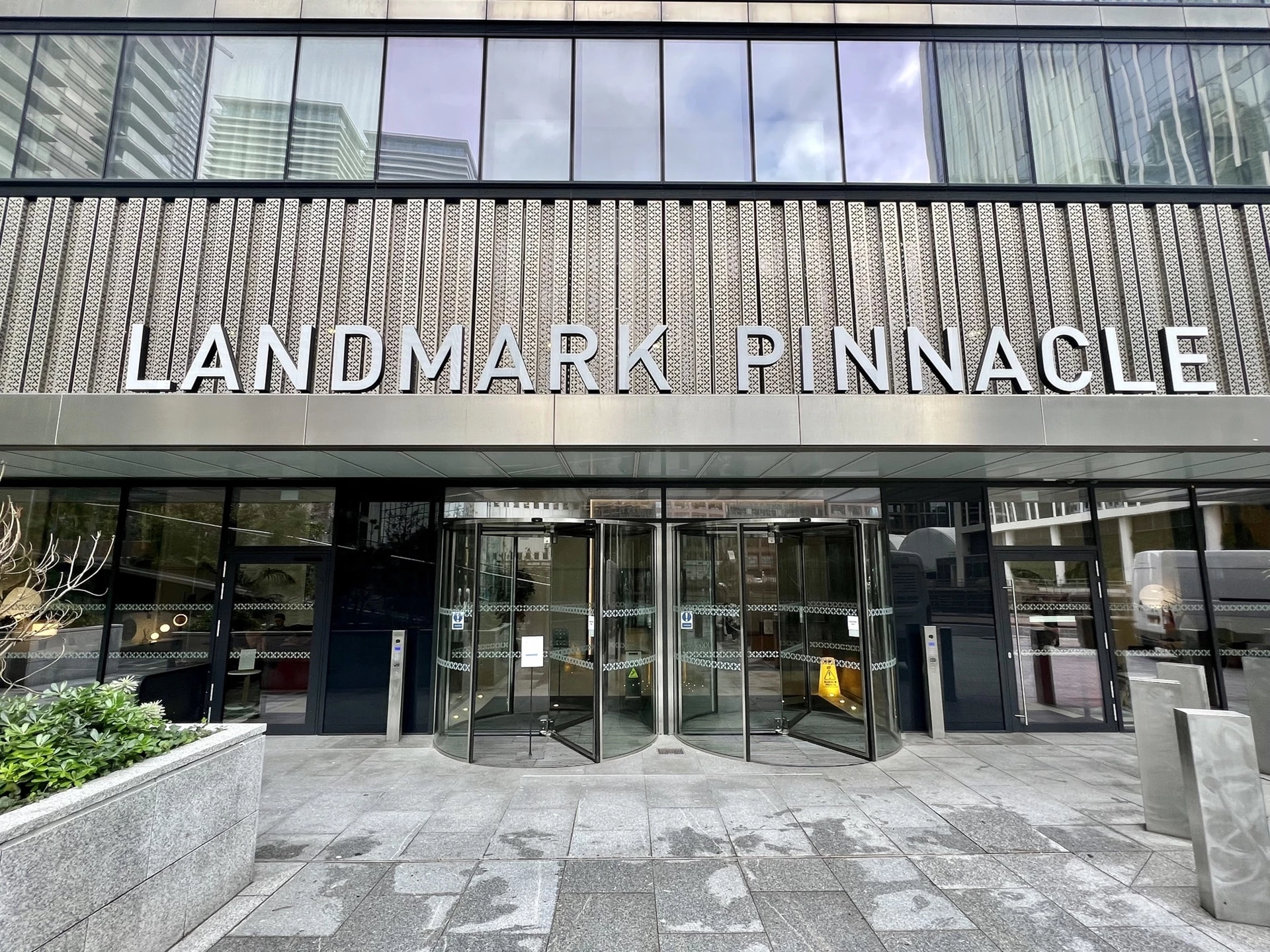 Similar Property: Apartment in Canary Wharf