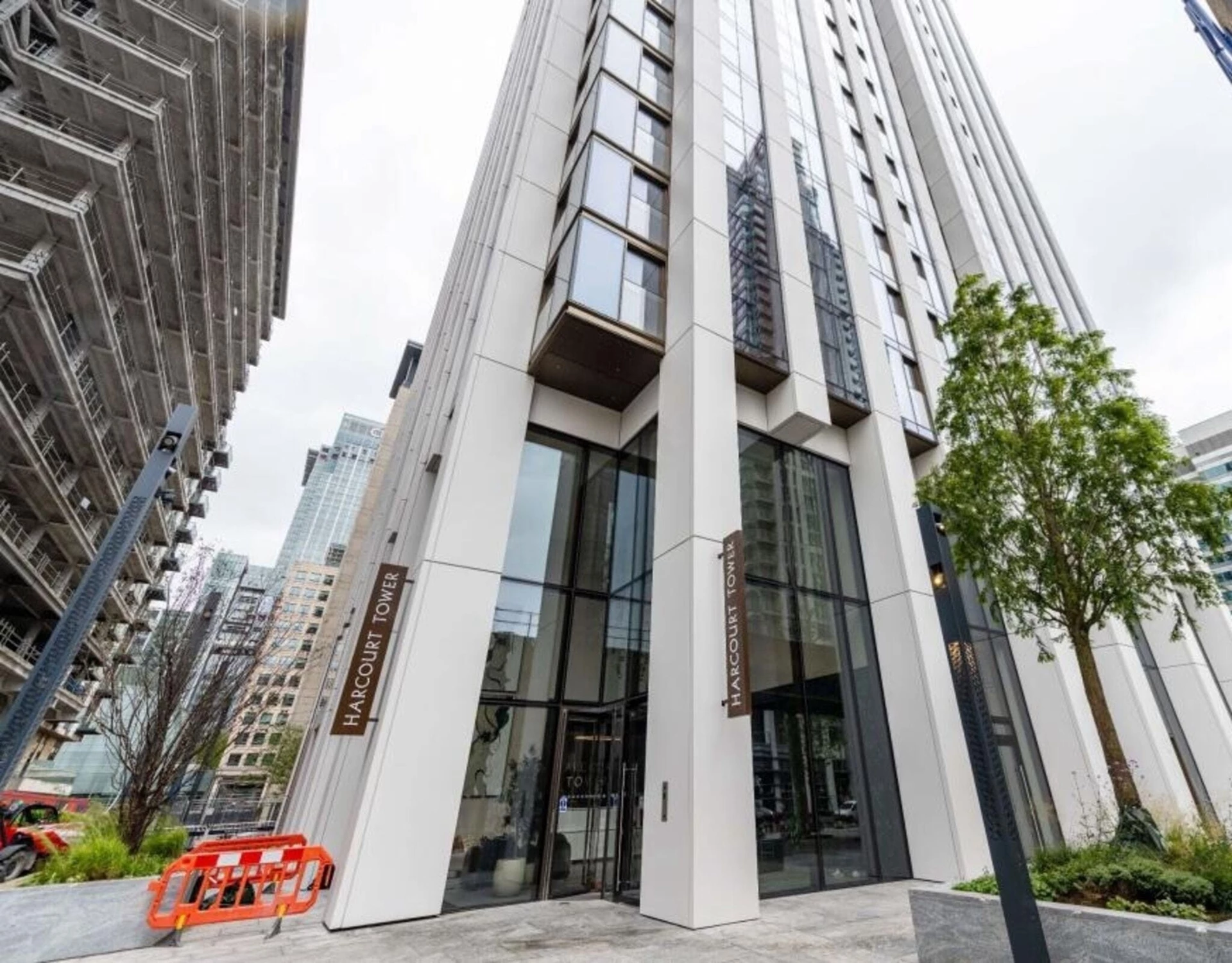 Similar Property: Apartment in Canary Wharf