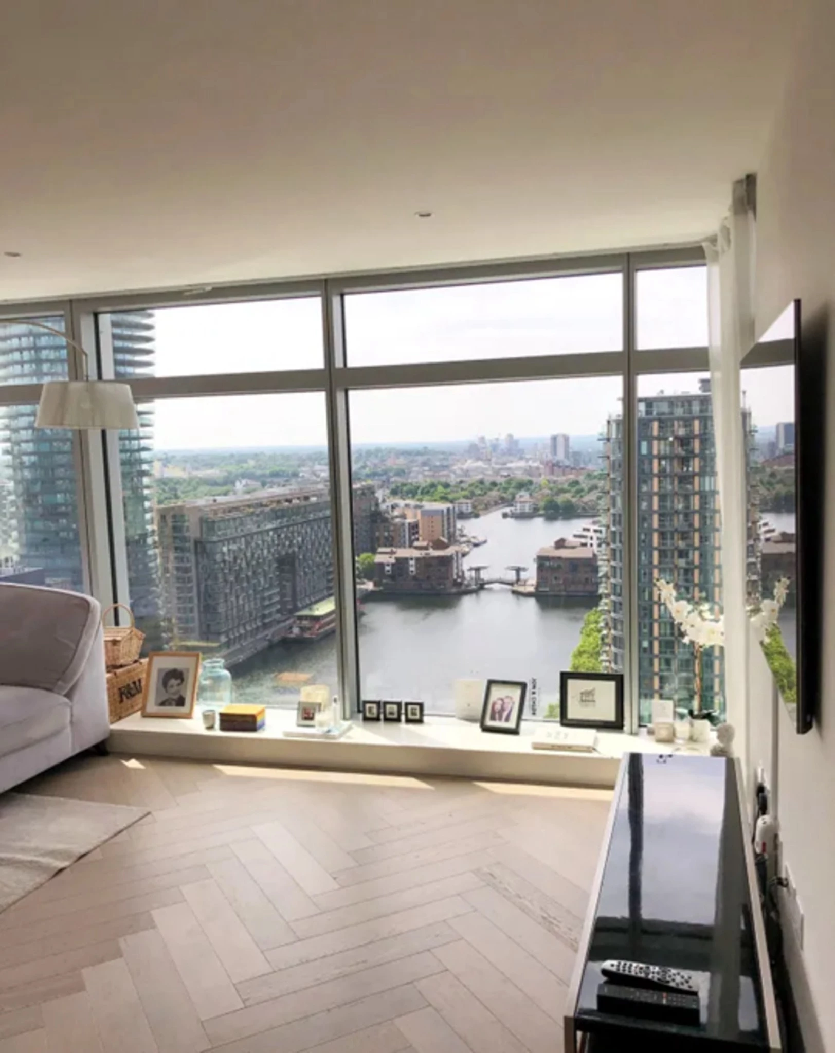 Similar Property: Apartment in Canary Wharf