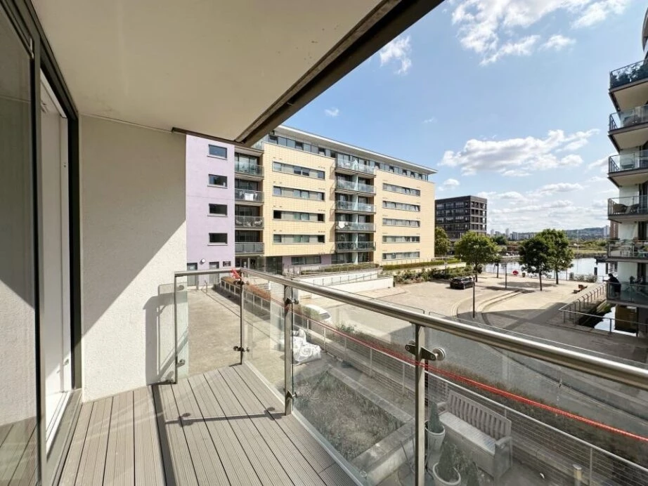 Similar Property: Apartment in Royal Docks