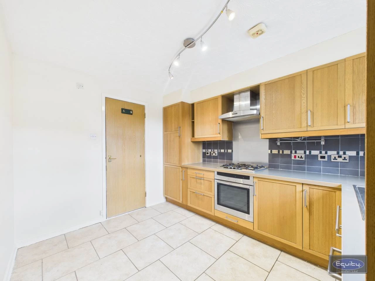 Kitchen (2)