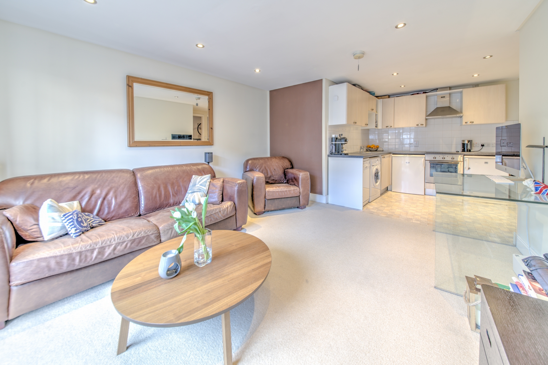 Property For Sale , Hampton Wick, KT1 1 Bedroom Flat through Estate