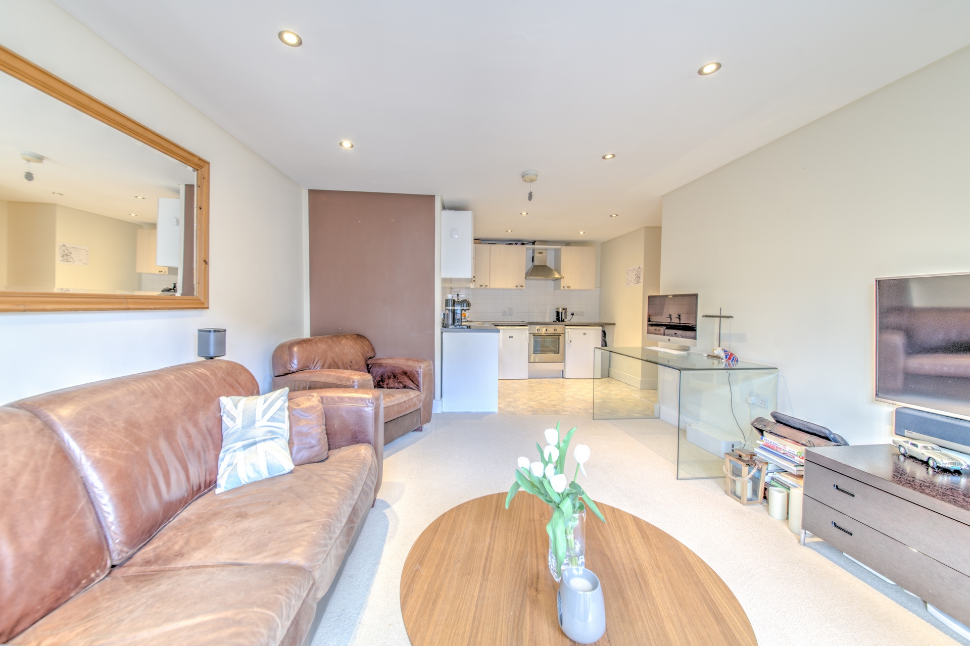 Property For Sale , Hampton Wick, KT1 1 Bedroom Flat through Estate