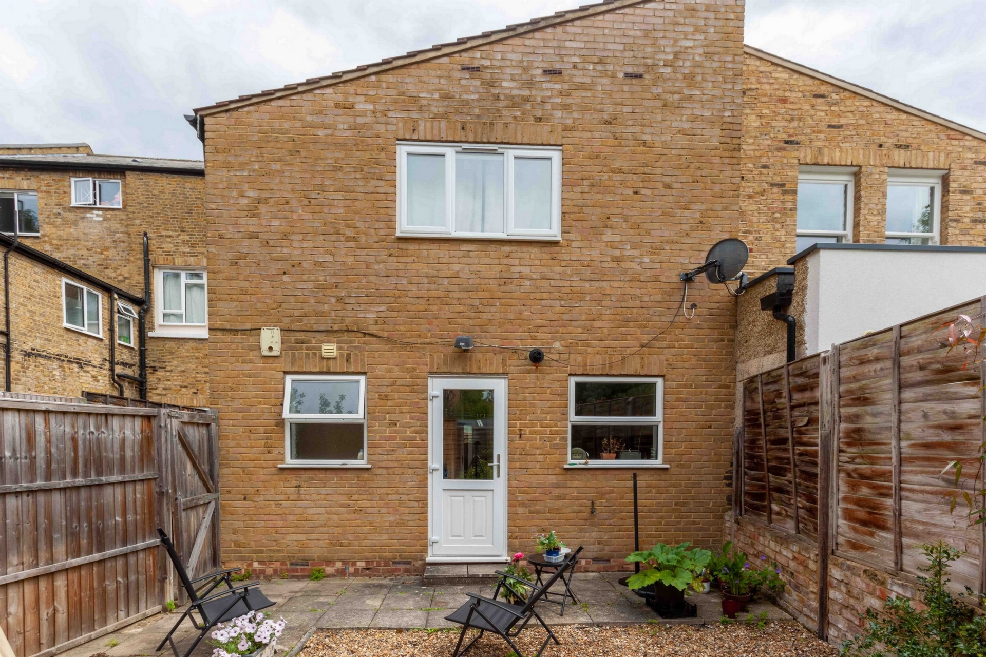 Property For Sale Road, Hampton Wick, KT1 1 Bedroom Flat