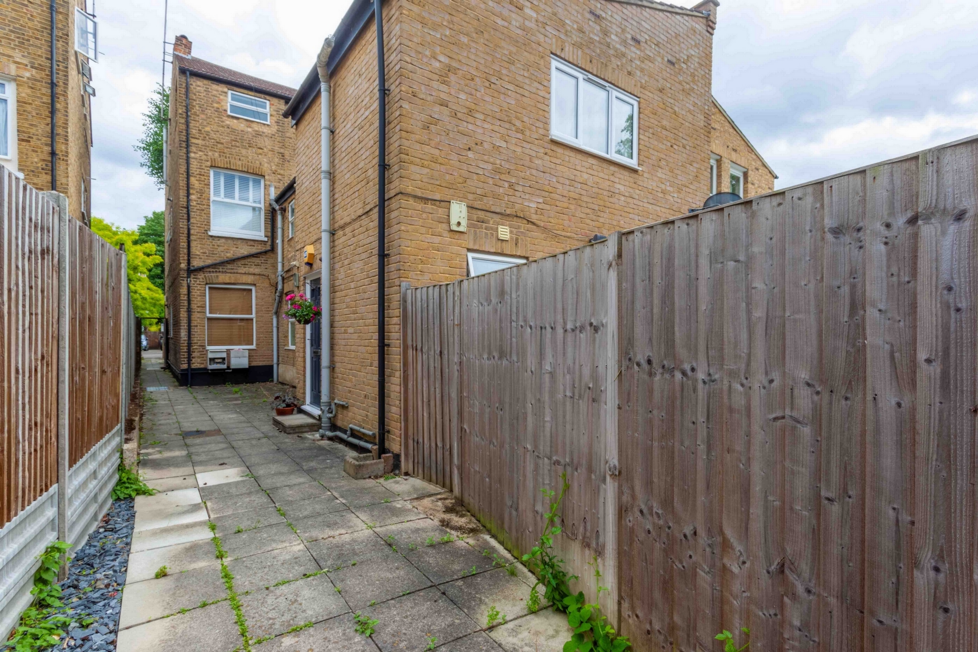 Property For Sale Road, Hampton Wick, KT1 1 Bedroom Flat