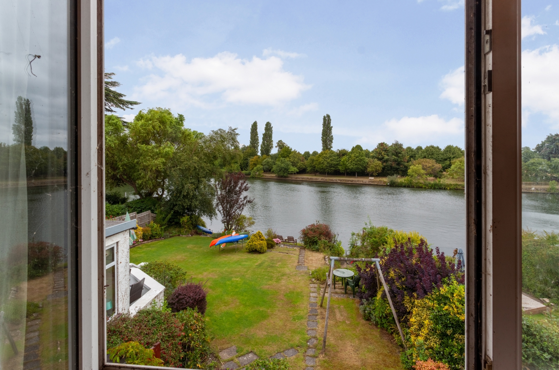 Property For Sale Queens Drive, Thames Ditton, KT7 3 Bedroom Detached