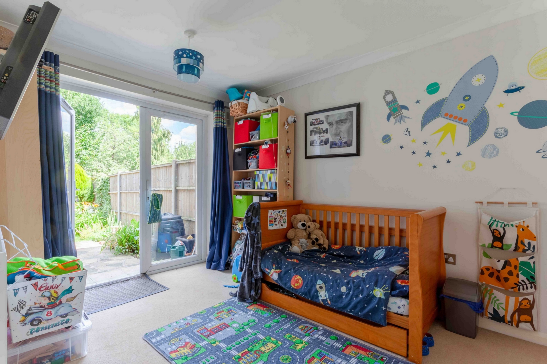 Property For Sale Vicarage Road, Hampton Wick, KT1 2 Bedroom Flat