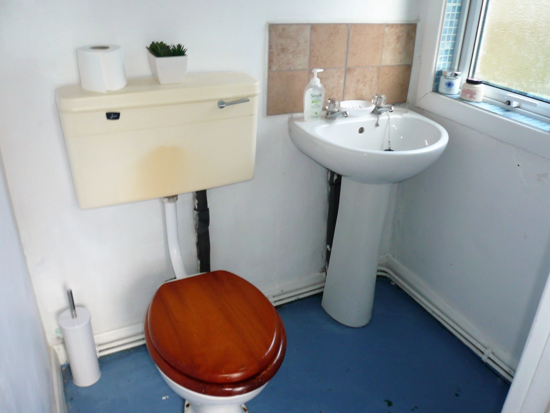 Cloakroom/WC