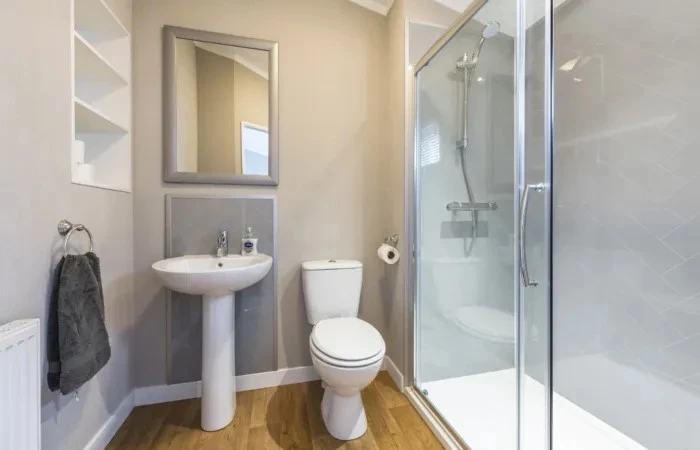 Ensuite Shower/WC