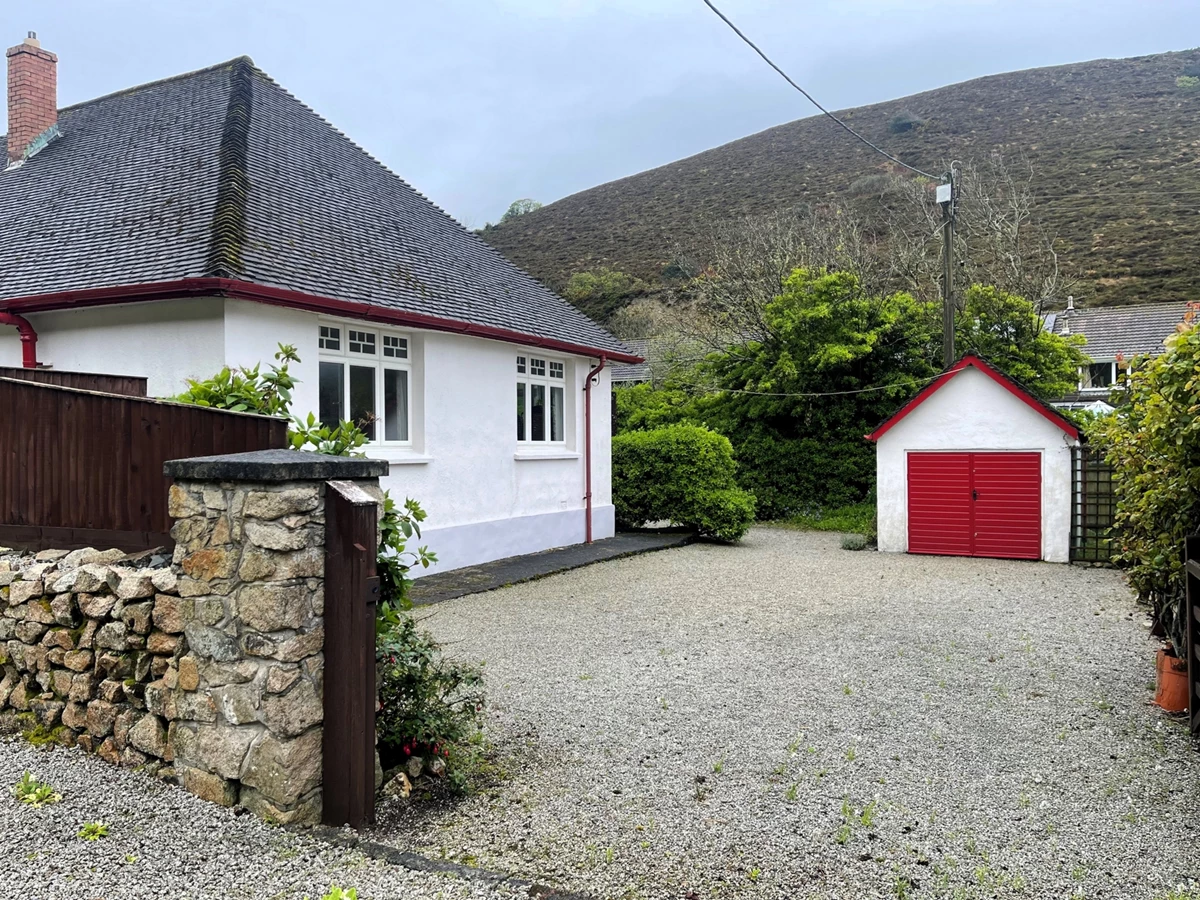 Garage & Parking