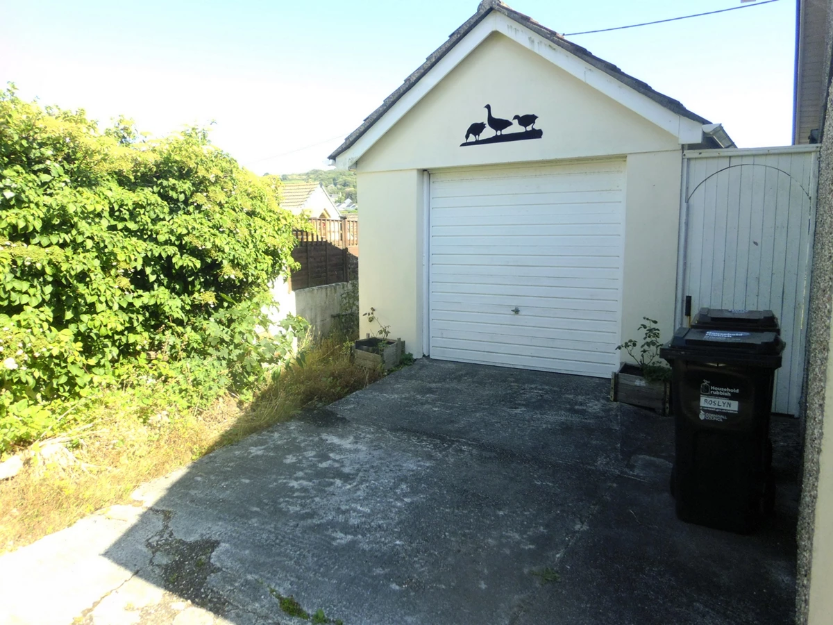 Garage & Parking