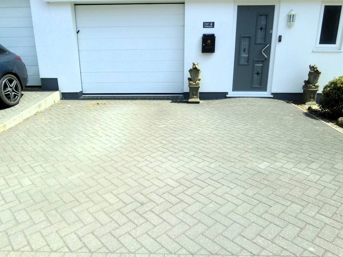 Garage & Parking