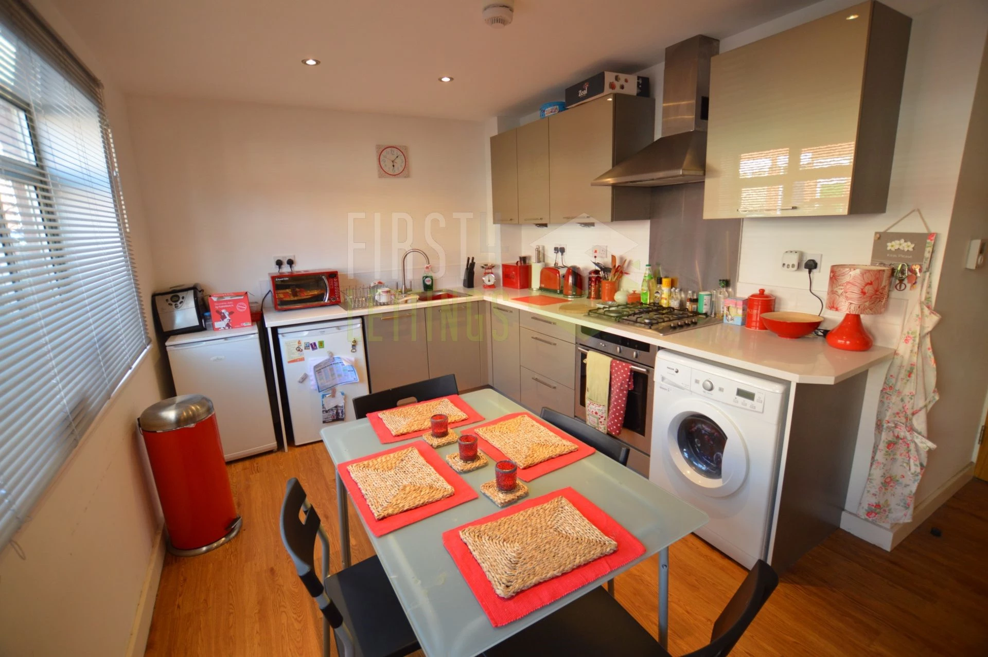 OPEN PLAN KITCHEN - LIVING