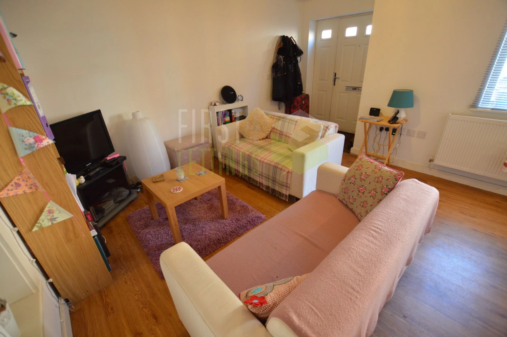 OPEN PLAN LIVING AREA