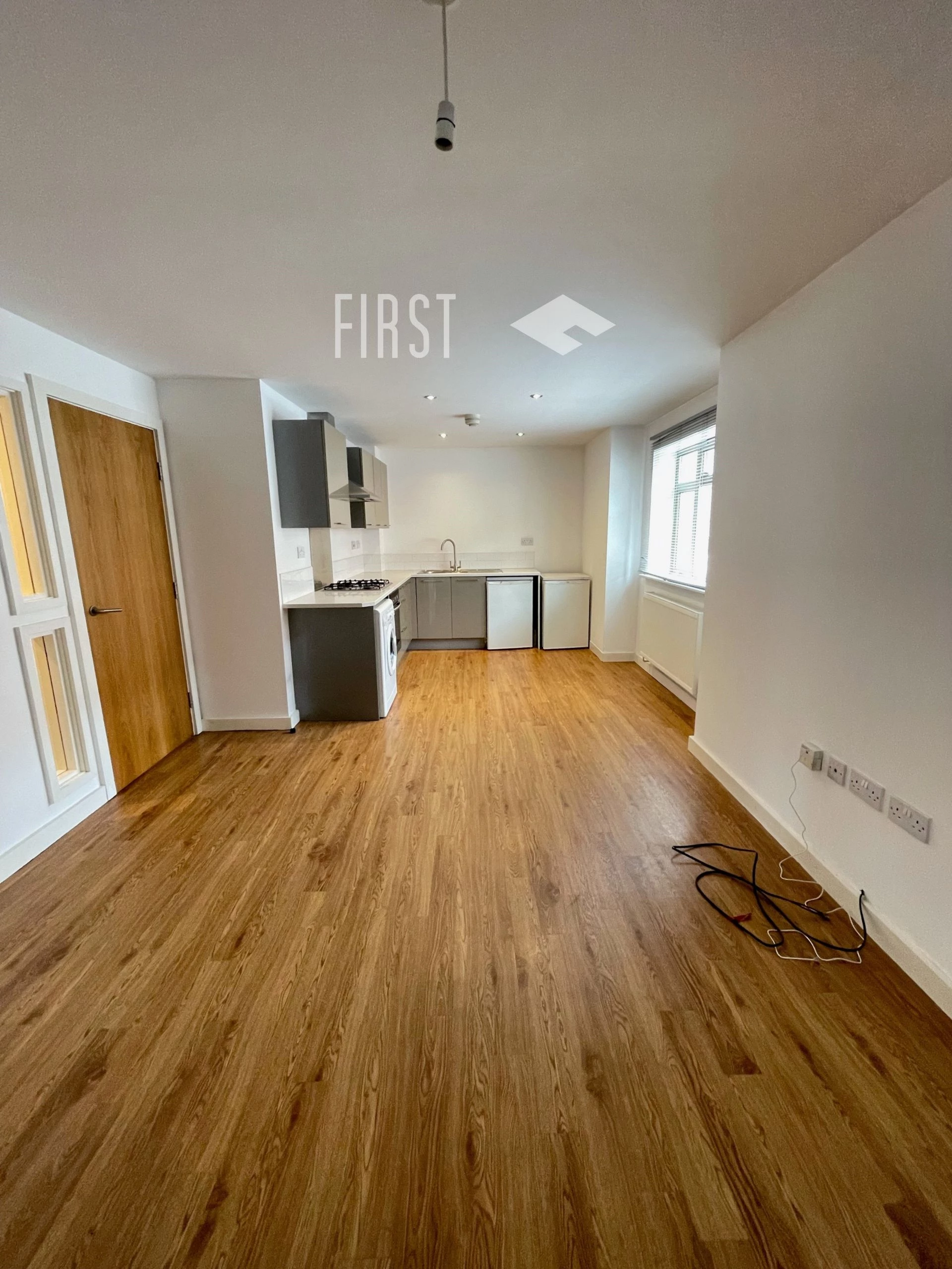 KITCHEN / LOUNGE