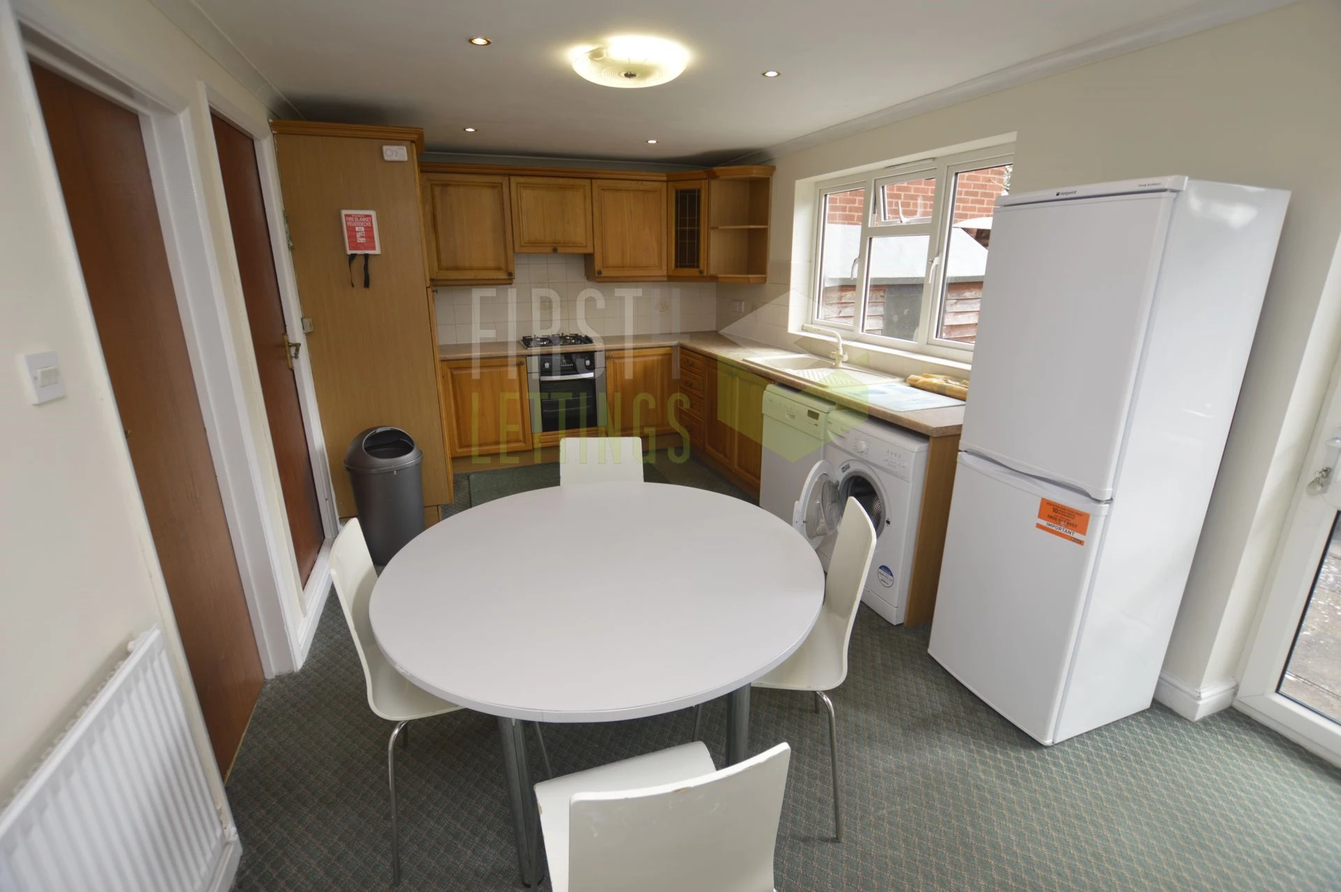 KITCHEN & DINING AREA