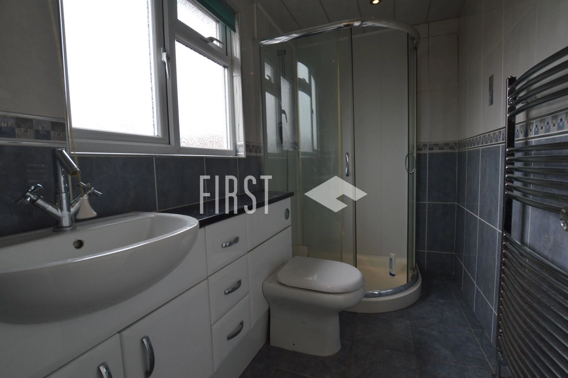 ENSUITE BATHROOM