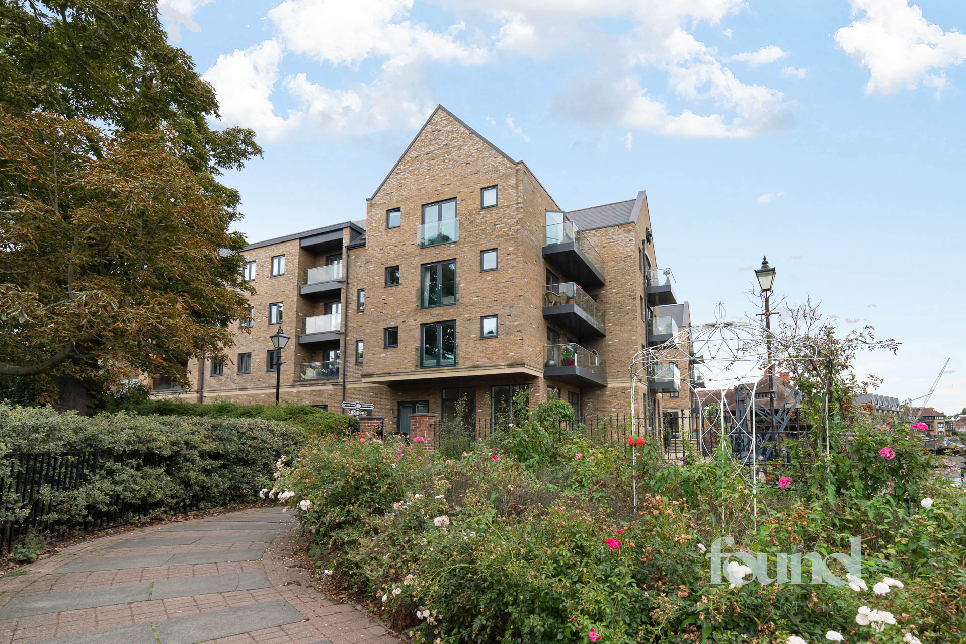 Isleworth TW7