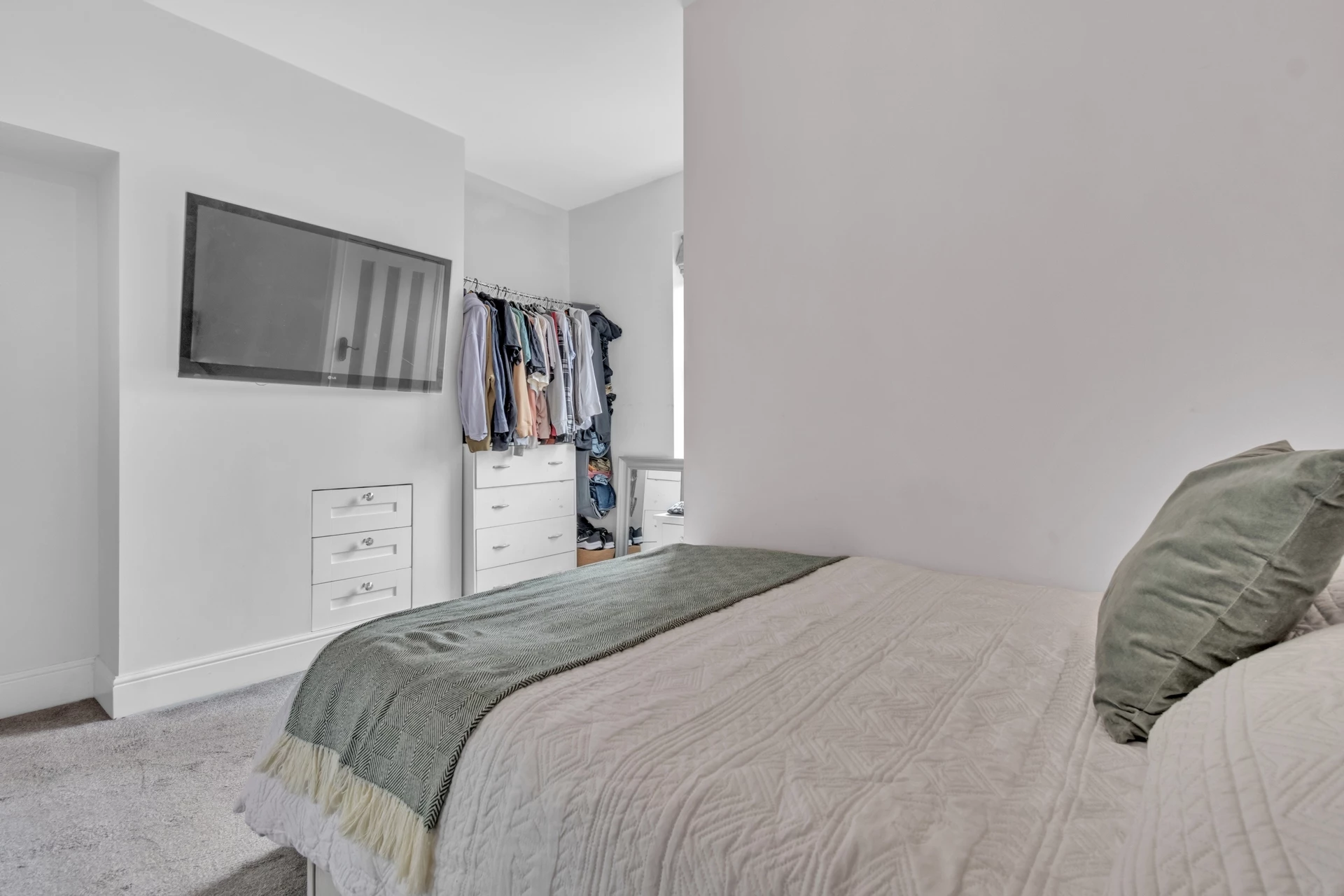Bedroom 1 (2)