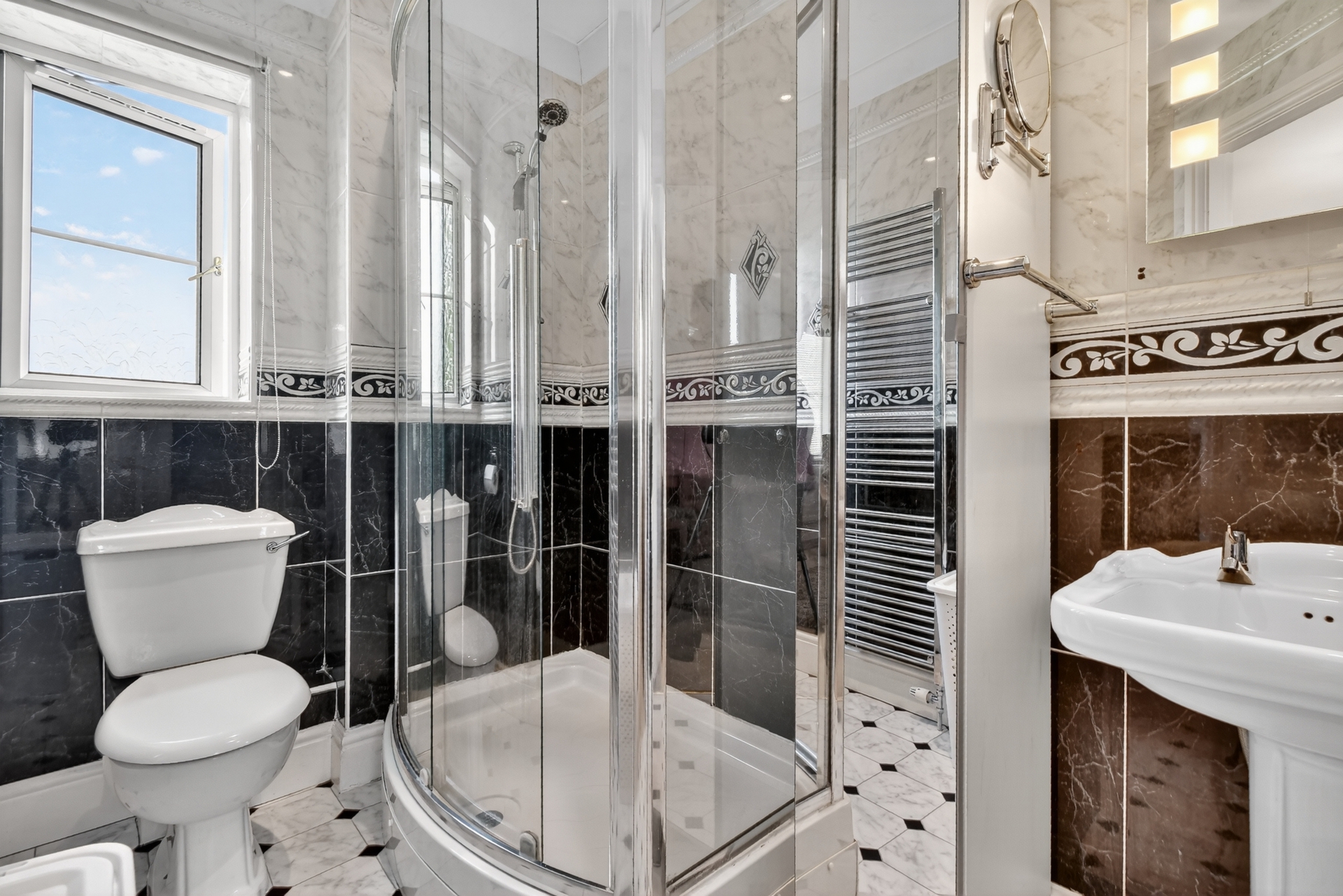 En-Suite 1