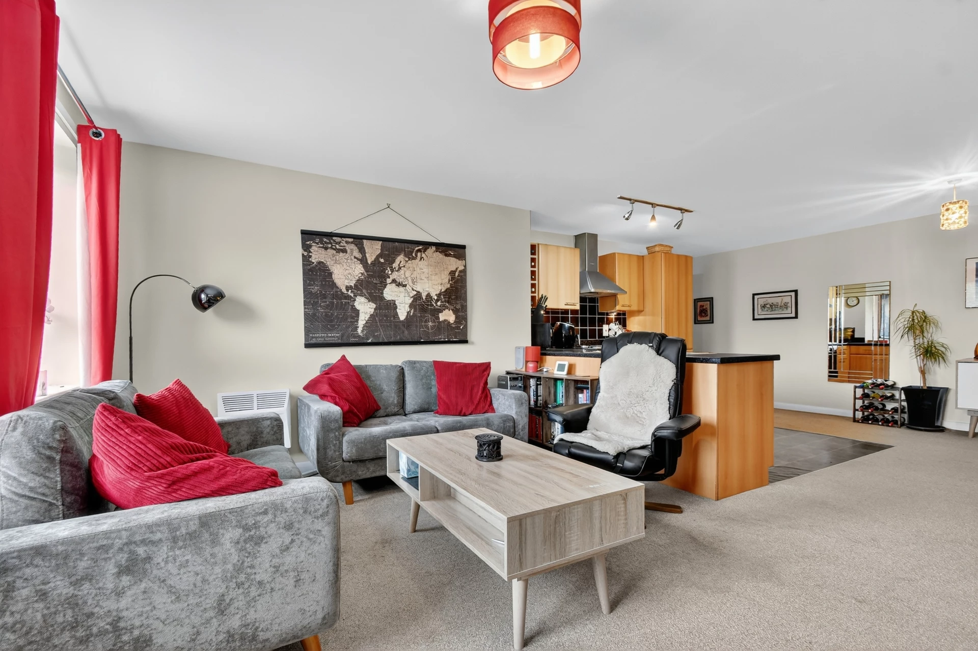 Lounge/Kitchen (2)