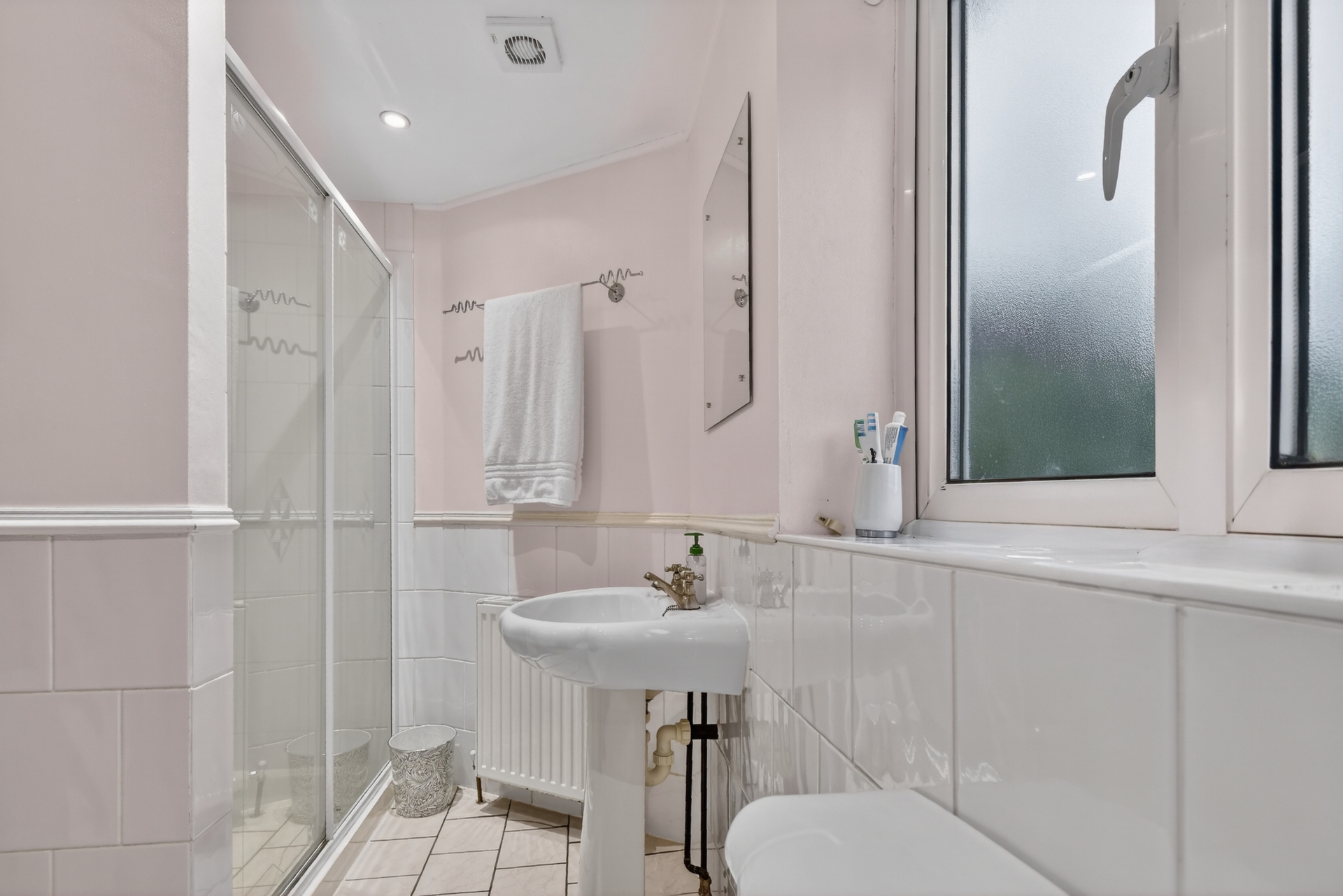 En-Suite Bathroom to Bedroom 1 (2)