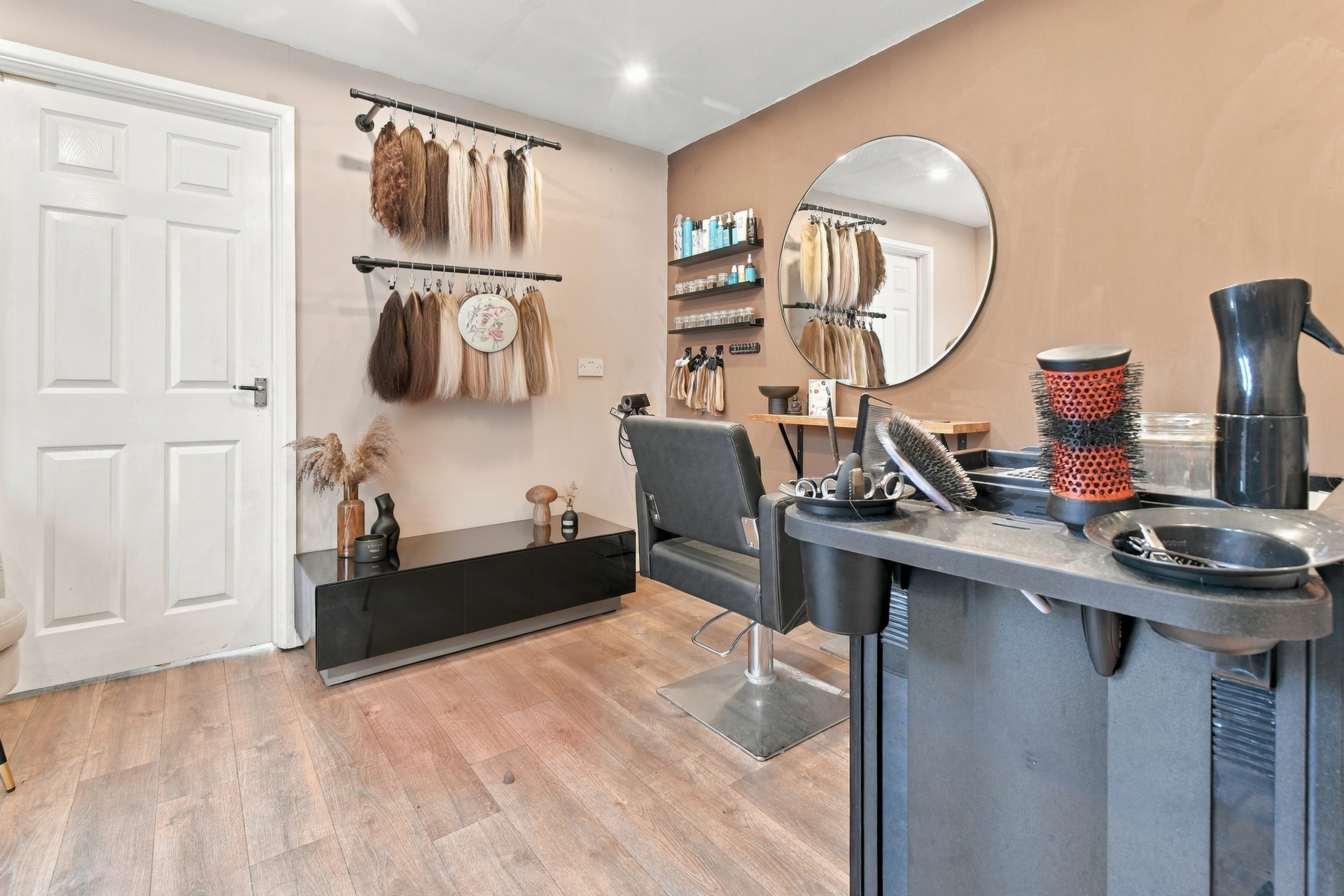 Salon/Office