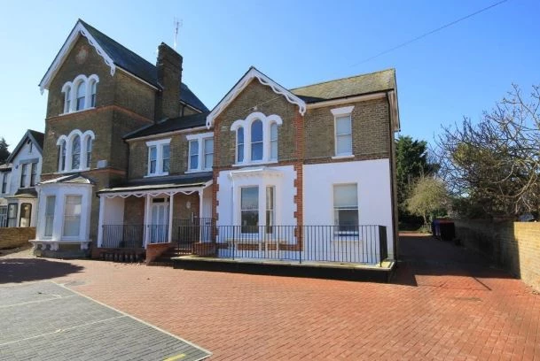 1 Beaconsfield House