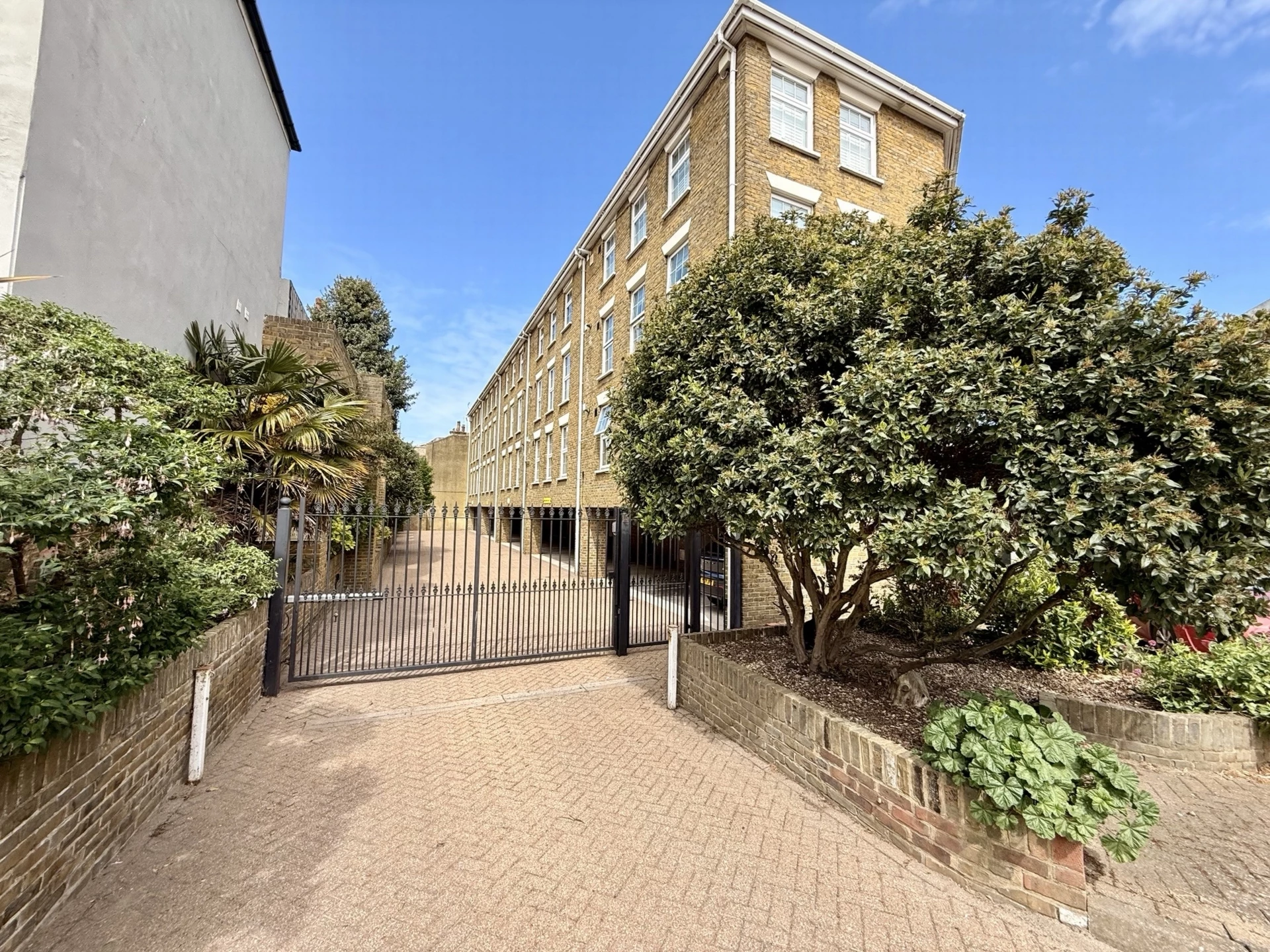 Serene Court, York Street