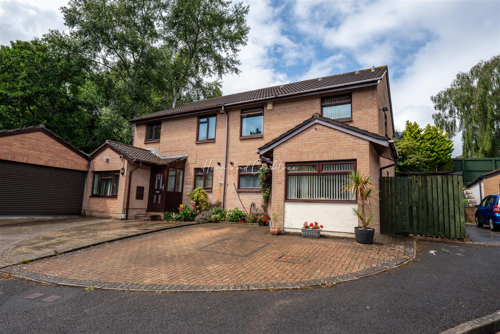 Grantham Close, Radyr Way, HernCrabtree (3).jpg