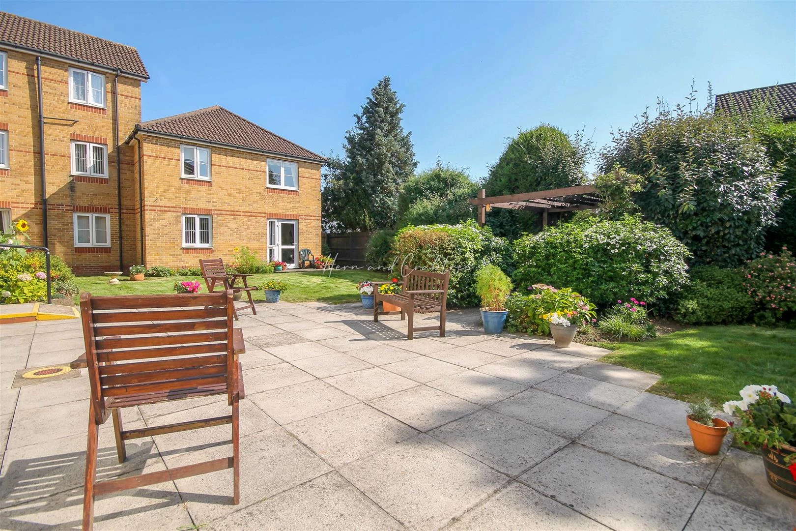 Mclay Court, HernCrabtree, Communal (5).jpg