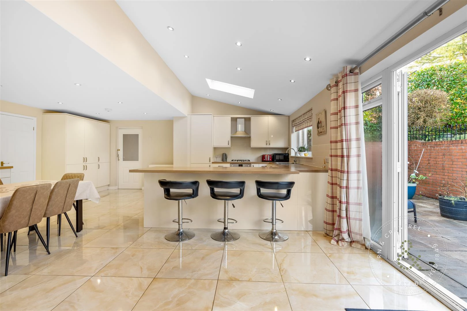 Dan Y Bryn Ave, Hern Crabtree (14).jpg