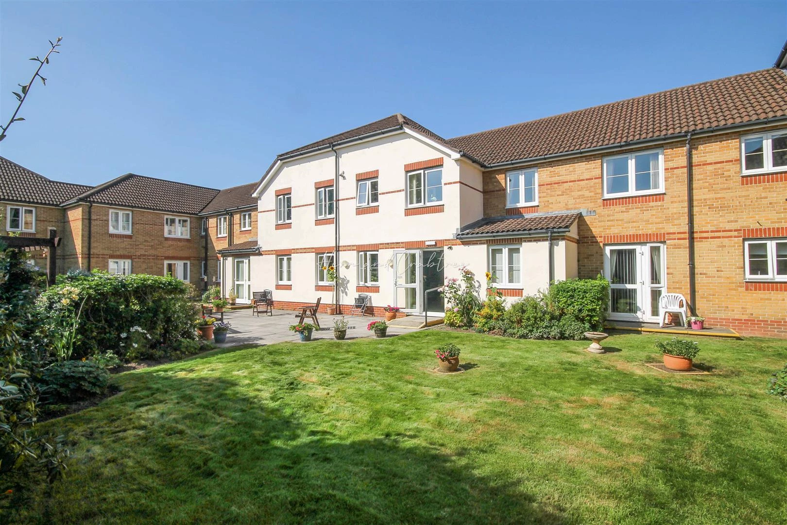 Mclay Court, HernCrabtree, Communal (4).jpg