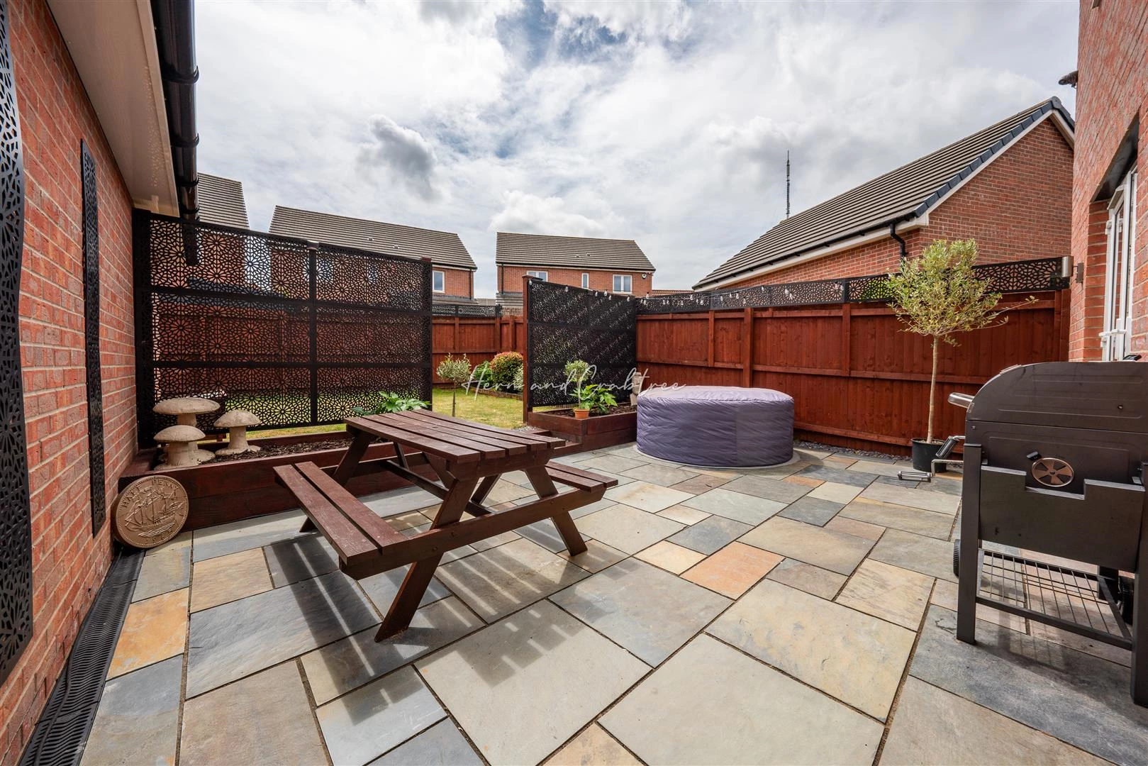 Gwern Close, St Lythans Park, HernCrabtree (14).jp