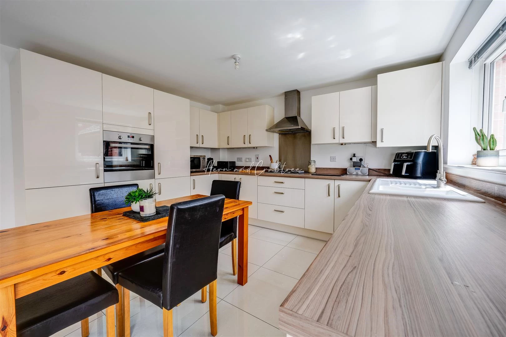 Gwern Close, St Lythans Park, HernCrabtree (3).jpg