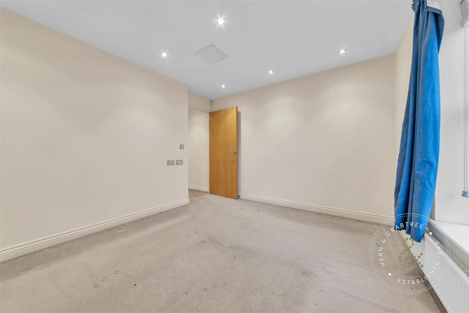 Clive-Hall-Court-04.jpg